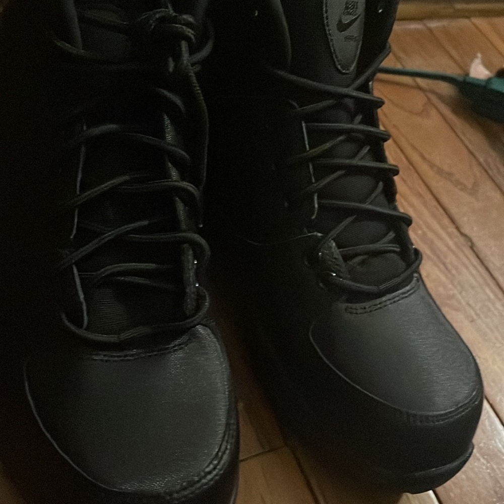 Nike Manoa